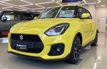 スイフトスポーツの展示車入荷しました( ´∀｀ )